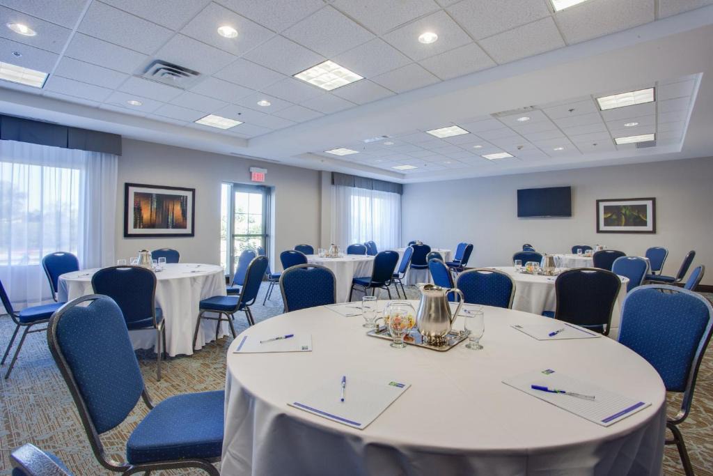 Holiday Inn Express & Suites Ottawa East-Orleans by IHG 1