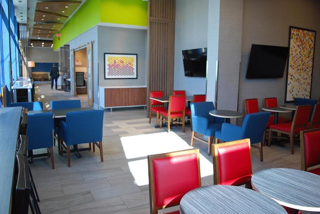 Holiday Inn Express Vancouver Airport-Richmond by IHG 1