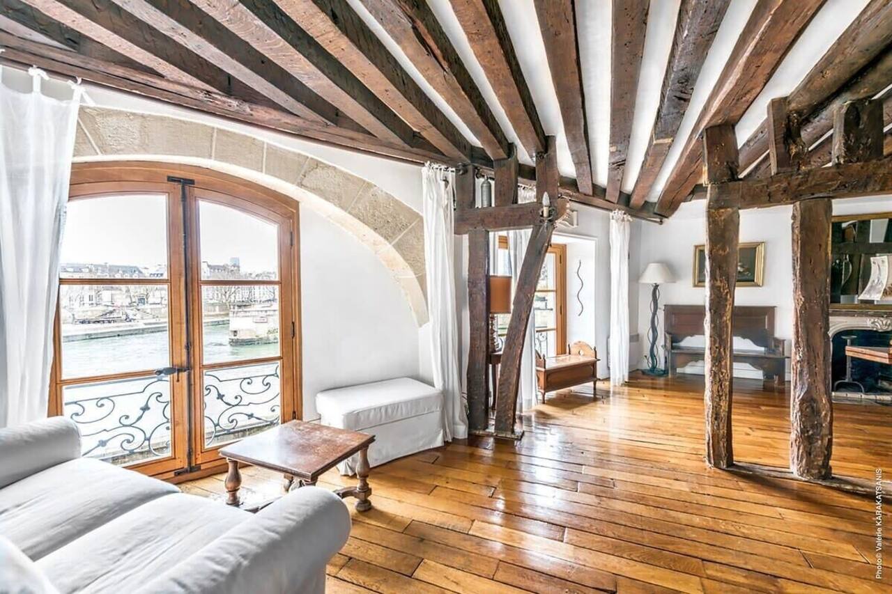 Ile Saint Louis - Quai d'Orleans 2bdr by B'Your Home 1
