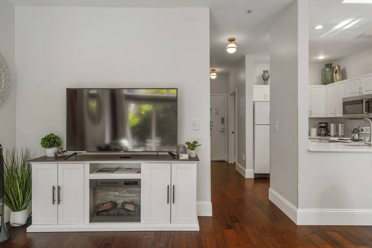 Immaculate Modern 2BR Condo with Pool & Parking! 1