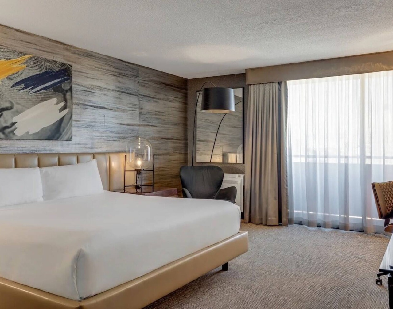 Immerse in the Bold Spirit of Boston - Opulent Hotel XP near Theater District 1
