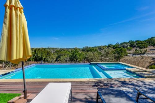 Infinity Edge Pool & Fire Pit: Spicewood Getaway! 1