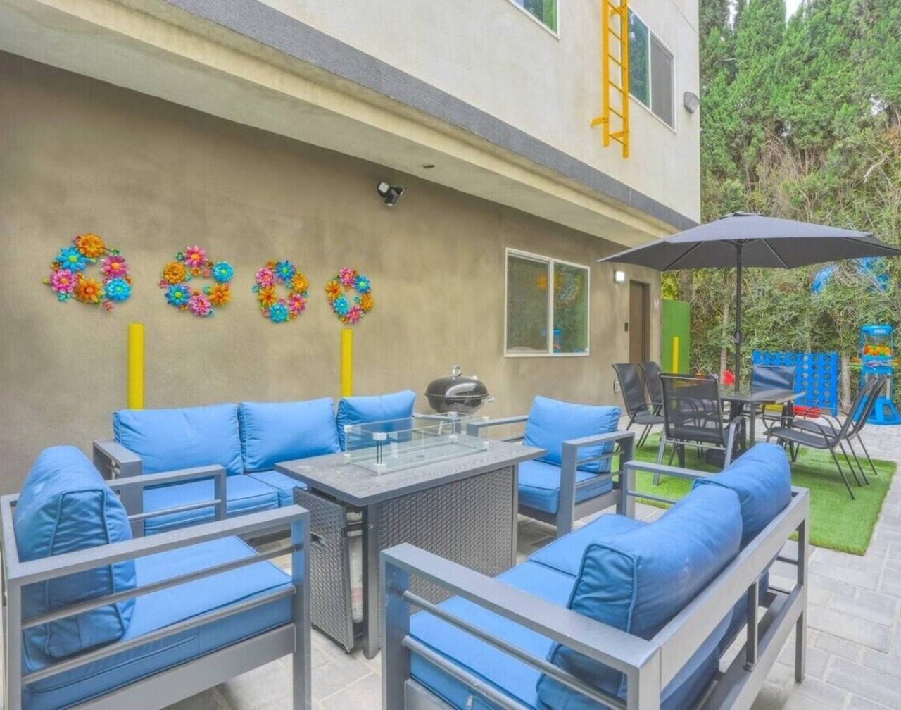 J. Chic 3BR: Patio, BBQ Grill, Games, & Free Parking. Near Universal & Hollywood 1
