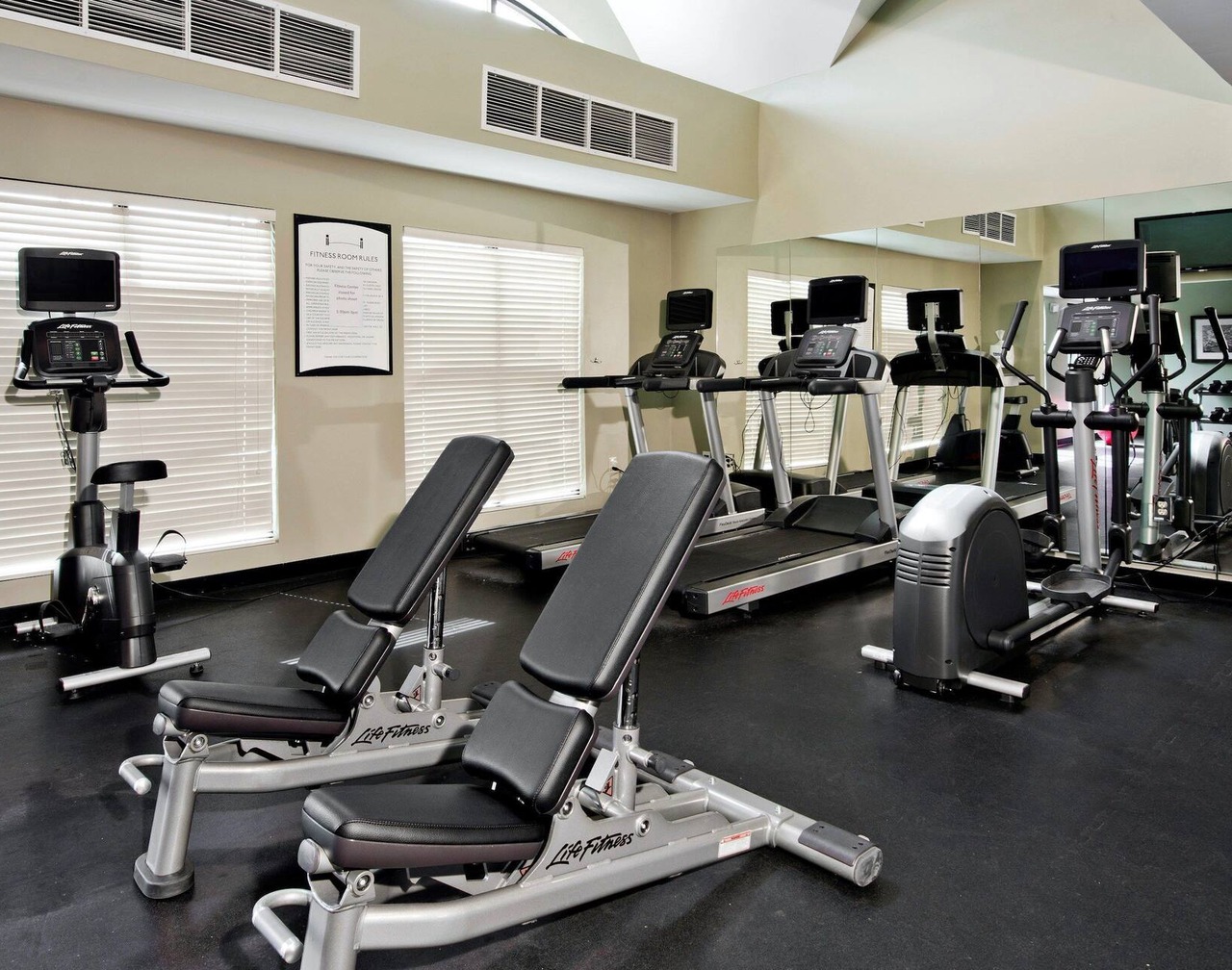 King Accessible Studio | Free Breakfast & Pool 1