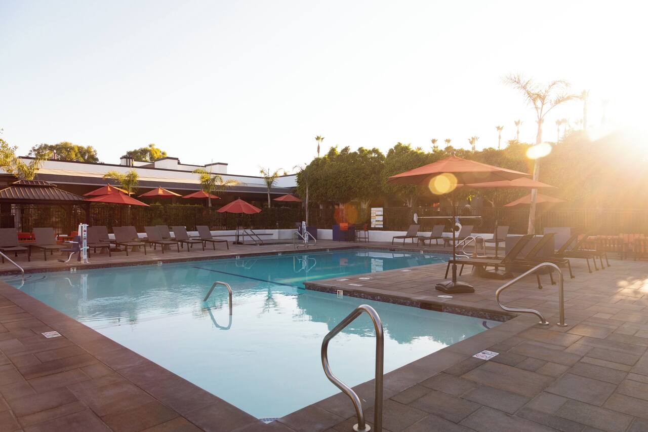 King Bed, Hot Tub, Gym, WD, Parking, Ideal for Long Stay. 1