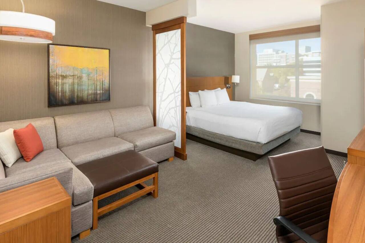 King Comfort x2: Free WiFi, Indoor Pool, Steps from Bon Secours Arena 1