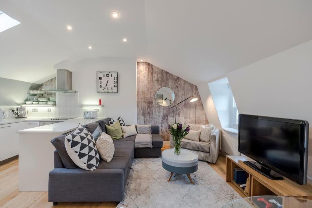 Kings Cross Two Bedroom Penthouse 1