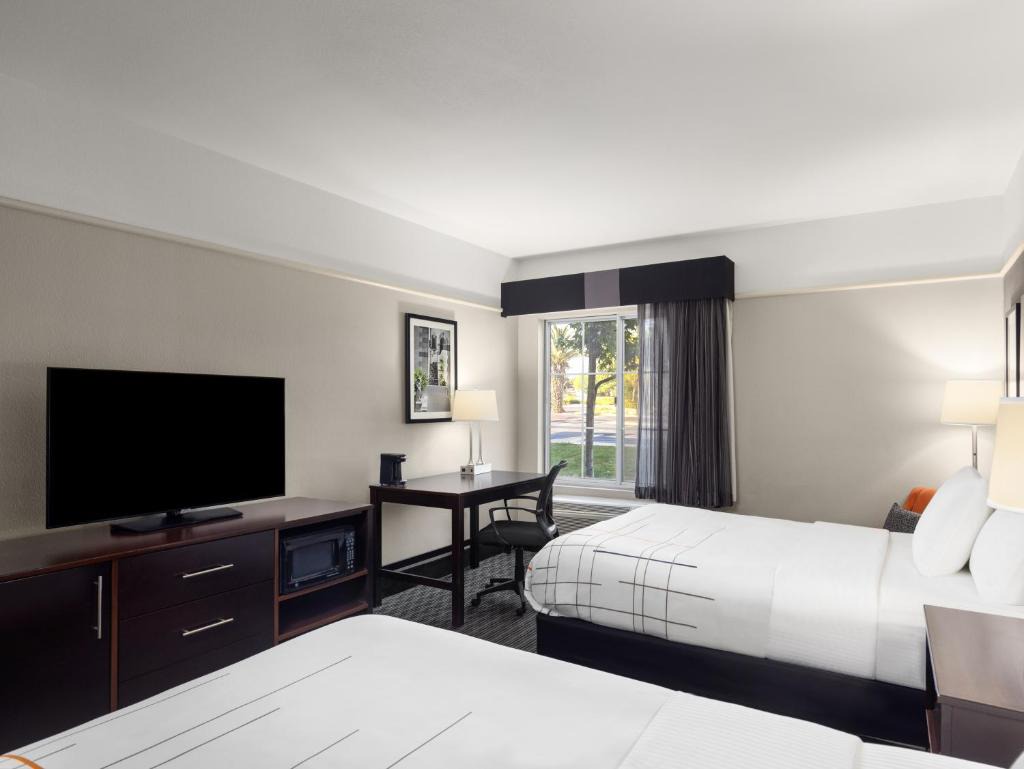 La Quinta by Wyndham Santa Clarita - Valencia 1