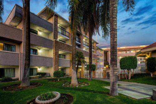 La Quinta by Wyndham Pomona 1