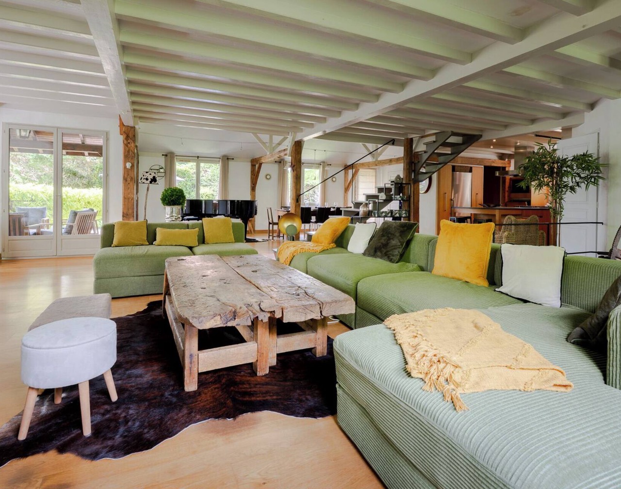 🌲 La Scierie d'Angon – Charm just steps from the lake Welcome to La Scierie d’Angon, a property full of character and unique history, nestled between lake and mountains just a short walk from the beaches of Talloires. 1