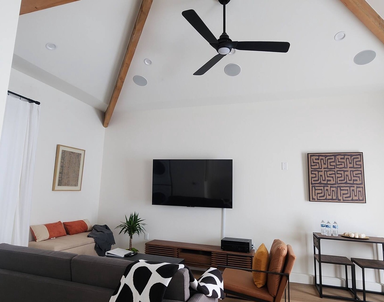 Ladera Heights Retreat, close to LAX, SOFI and the beach, centrally located. 1