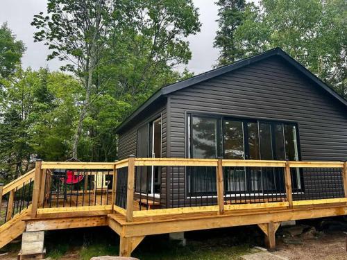 Lakefront Studio Cottage #7 1