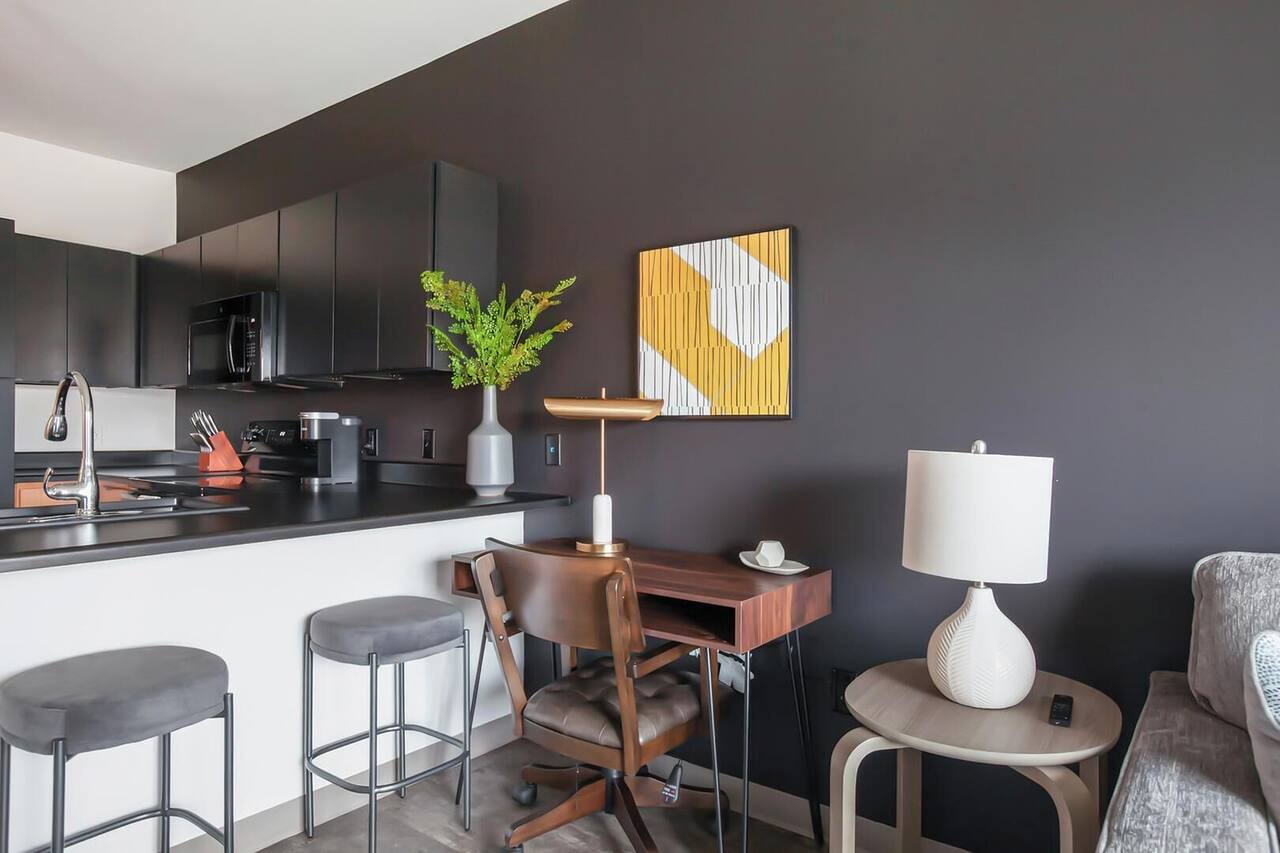 Landing | Chic 1BD, Courtyard 1