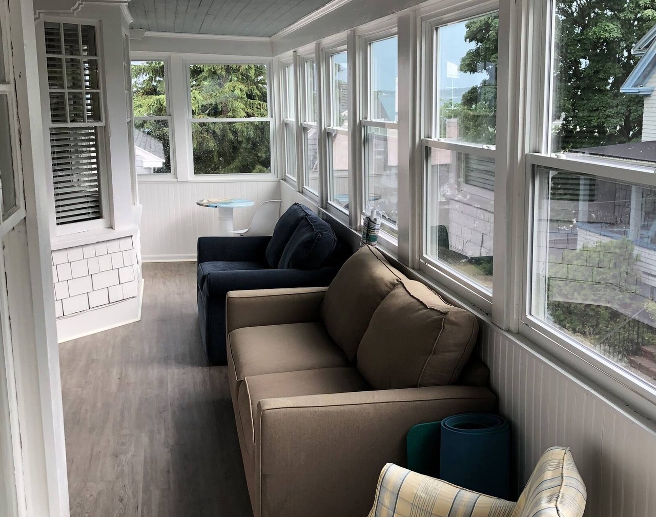 Large Oceanside Apartment. Walk to the beach and many restaurants. Pet Friendly 1
