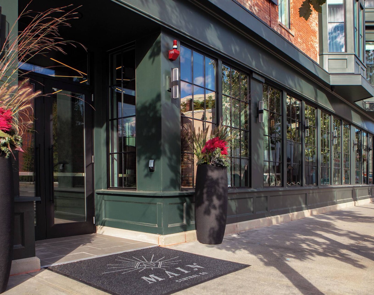 Lark Hotels 907 Main 1