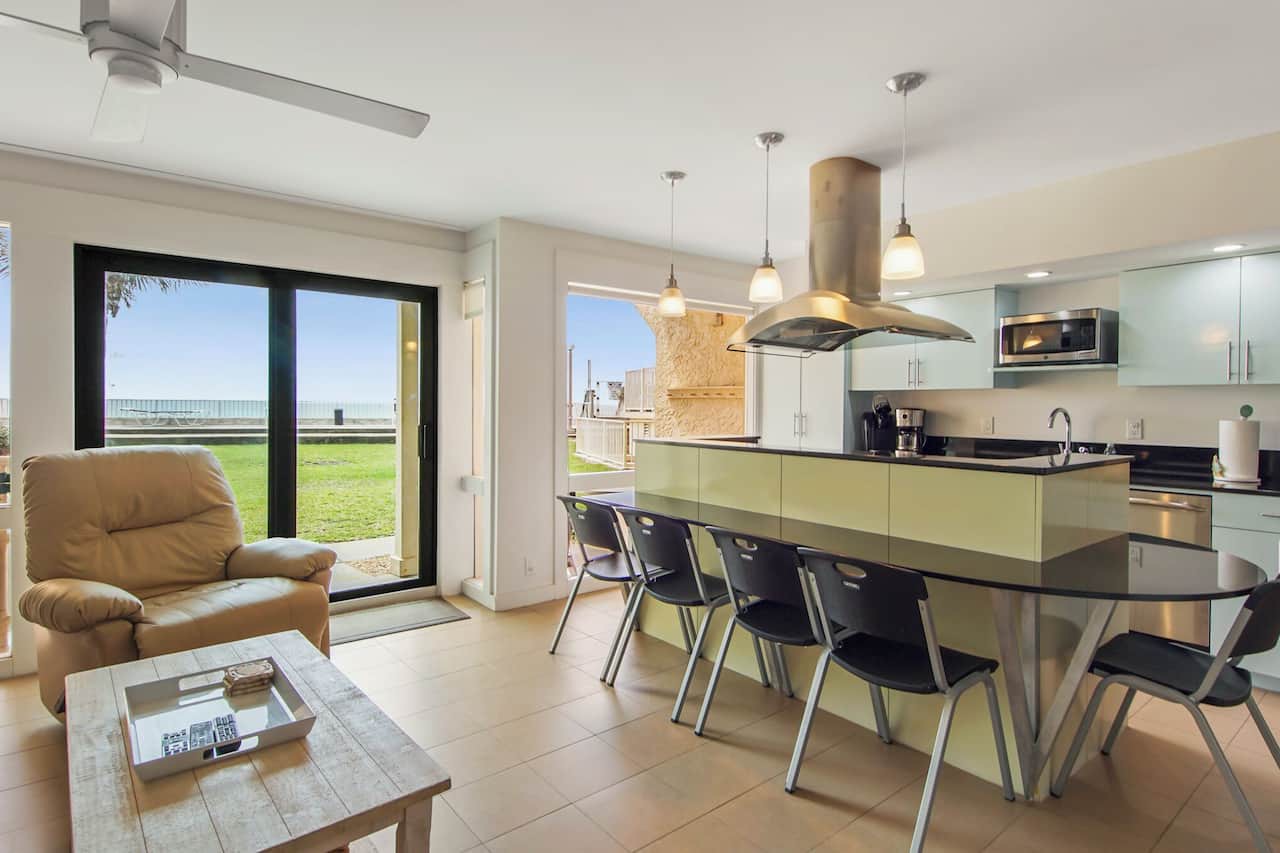 Latitude 3 - Spectacular oceanfront views!2BD/2BA. Sleeps 6 1