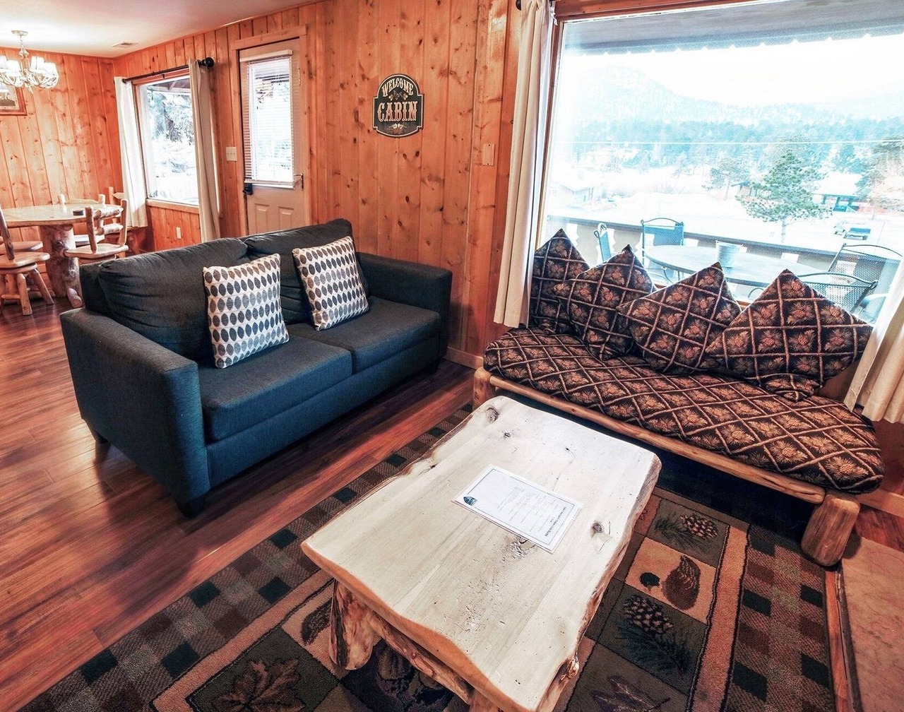 Lazy R Cottages: 8 2 Bedroom Cabin 1