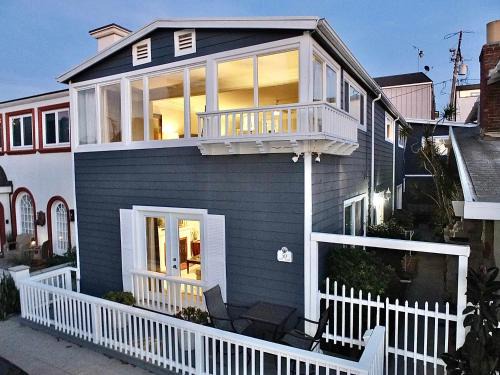 LB Peninsula Steps to Beach close to 1