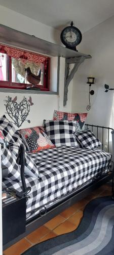 Le "GRAND VOYEUX" STUDIO cosy, avec MEZZANINE - Gîte Indépendant de plain pied avec jardin, barbecue braséro Parking Wifi Netflix 1