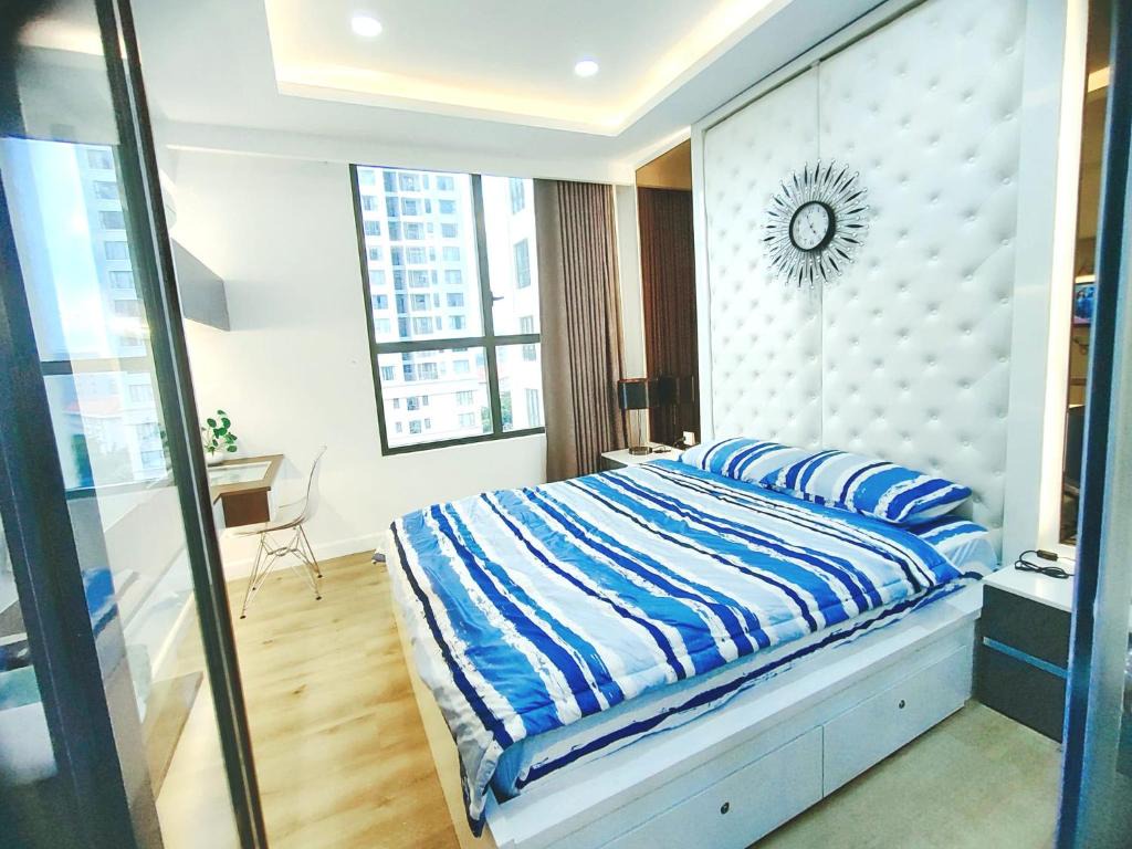 Linda Apartment-ICON56-District4-3mins to center dtrc1- INFINITY POOL- AWESOME ROOFTOP 1