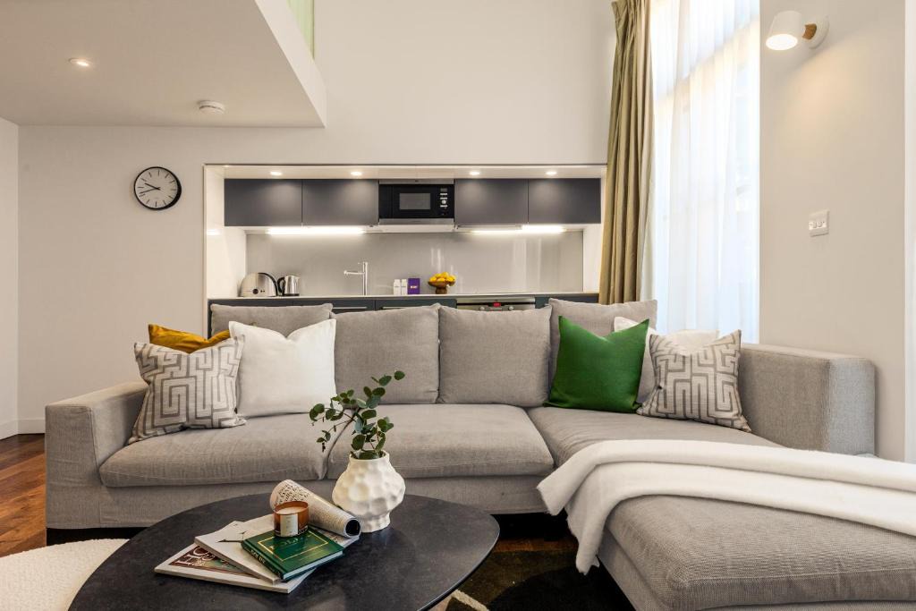 Liverpool Street I Your Apartment 1