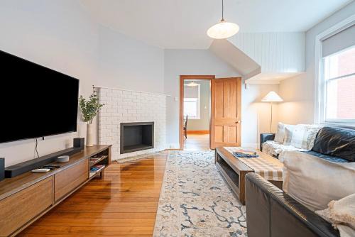 Lochner Corner - Restful Hideaway near Dining and CBD 1