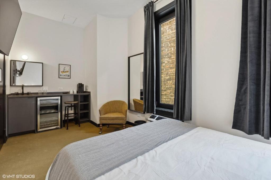 Logan Square SRO Hotel 1