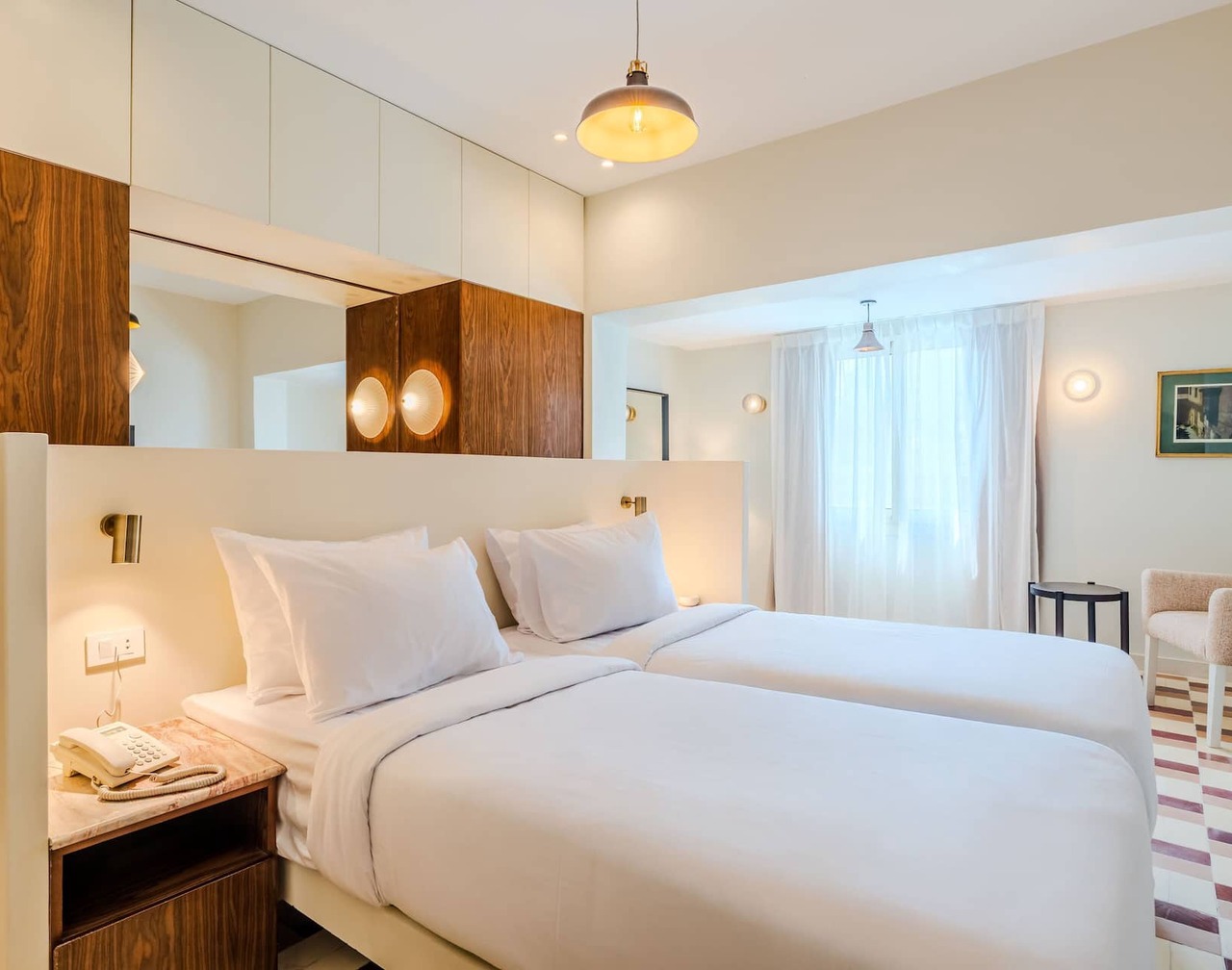 Longchamps Hotel 1