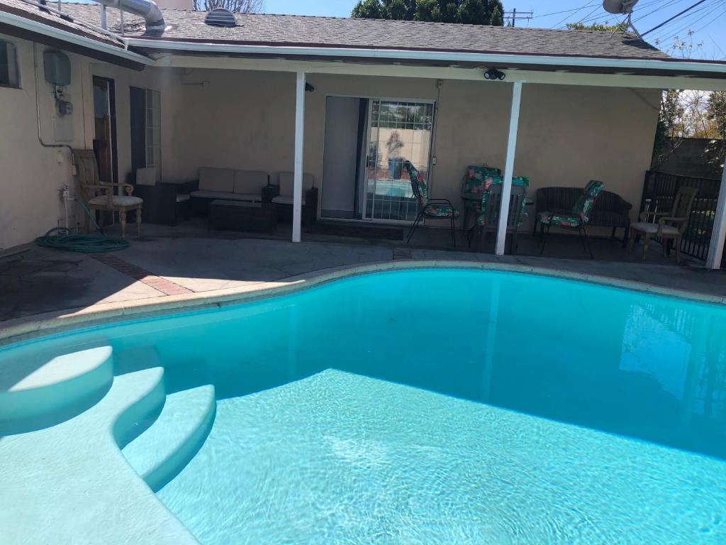 Los Angeles 6 bedrooms 3 bathrooms pool 1