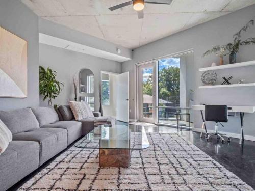 Lovely 2Bdrm 2Bath Thorton Park Condo with secure parking 1