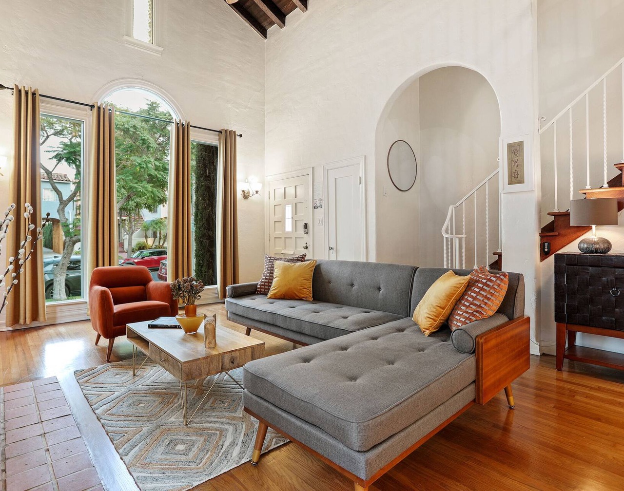 LOVELY RESTORED VILLA NEAR BEVERLY HILLS 1