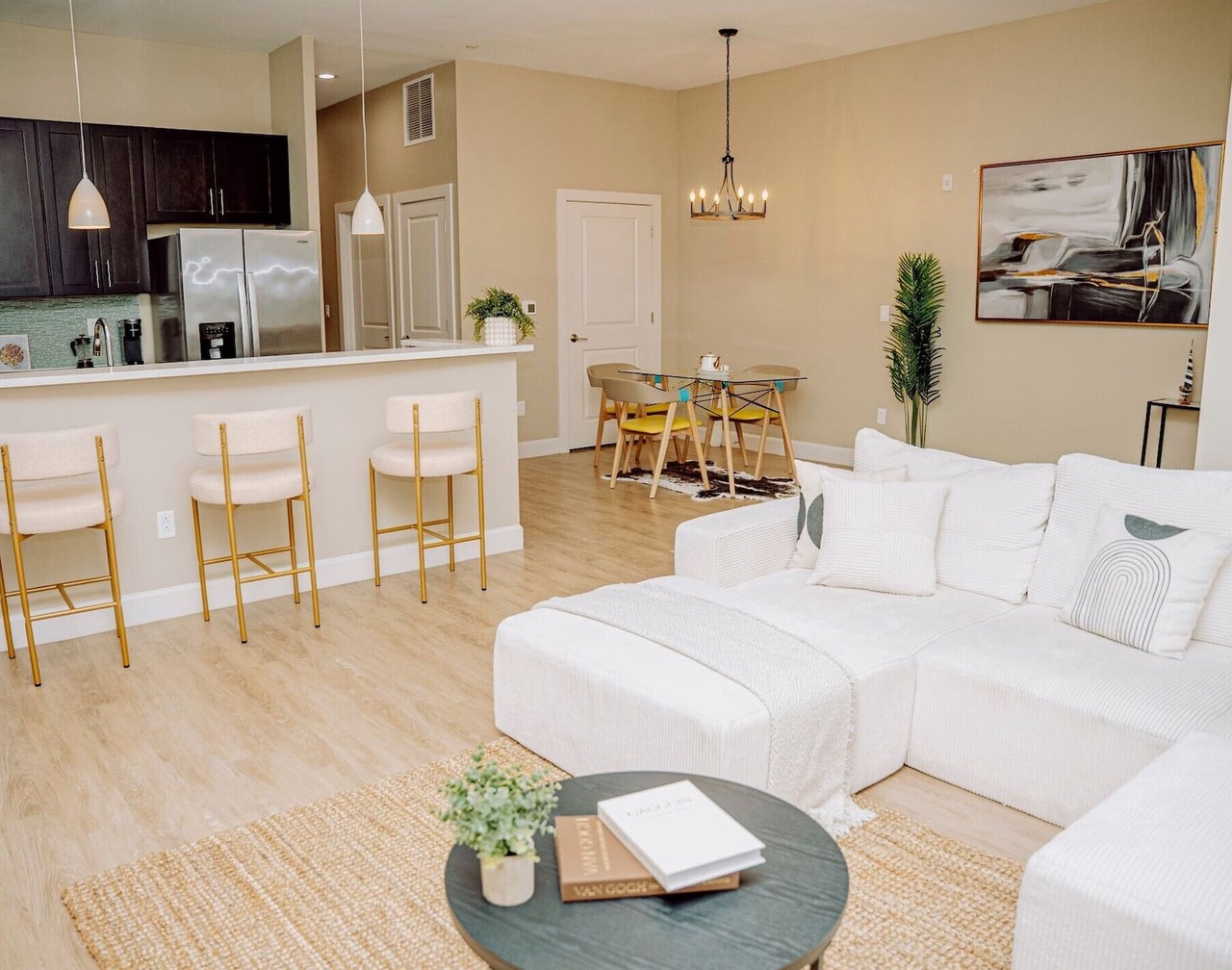 Luxe 2BR Townhouse | Free Parking | Private Entry 1
