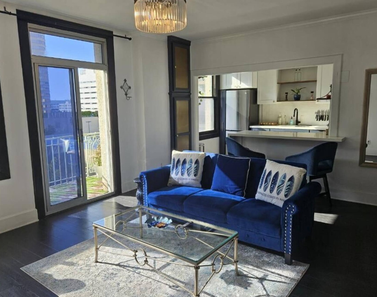 Luxe Suite one bedroom condo with free parking, balcony and partial ocean view. 1