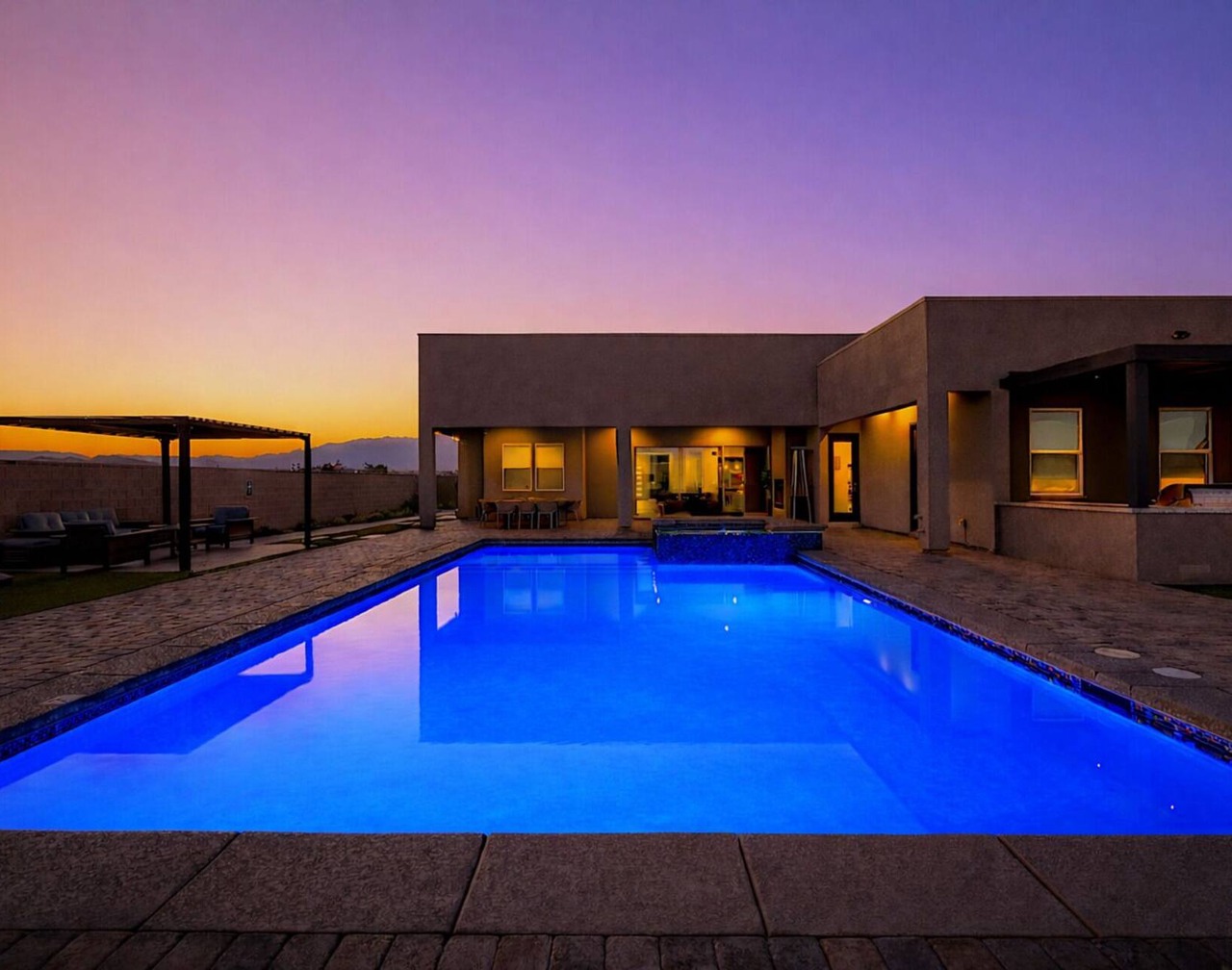 Luxe Villa 5bd, 15min to airport!Saltwater pool&heated spa, new outdoor kitchen! 1
