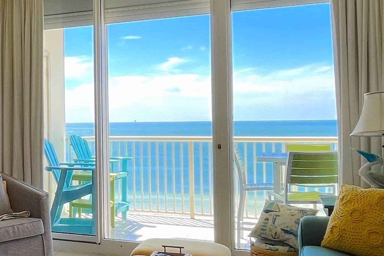 Luxurious beach front 3 BR condo - Use our Beach Chairs - 10th floor of Bristol 1
