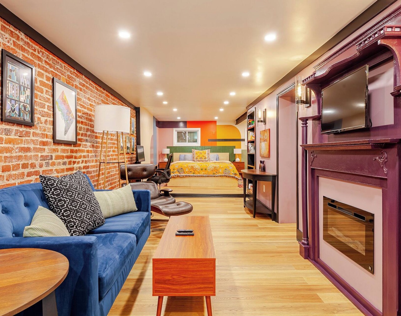 Luxurious DC garden apartment w/King bed, for work and play, steps to Metro 1