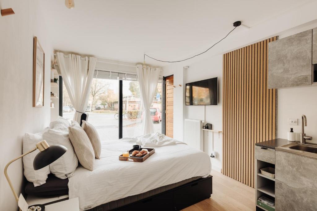 Luxurious Private Studio Amsterdam Zuid 1