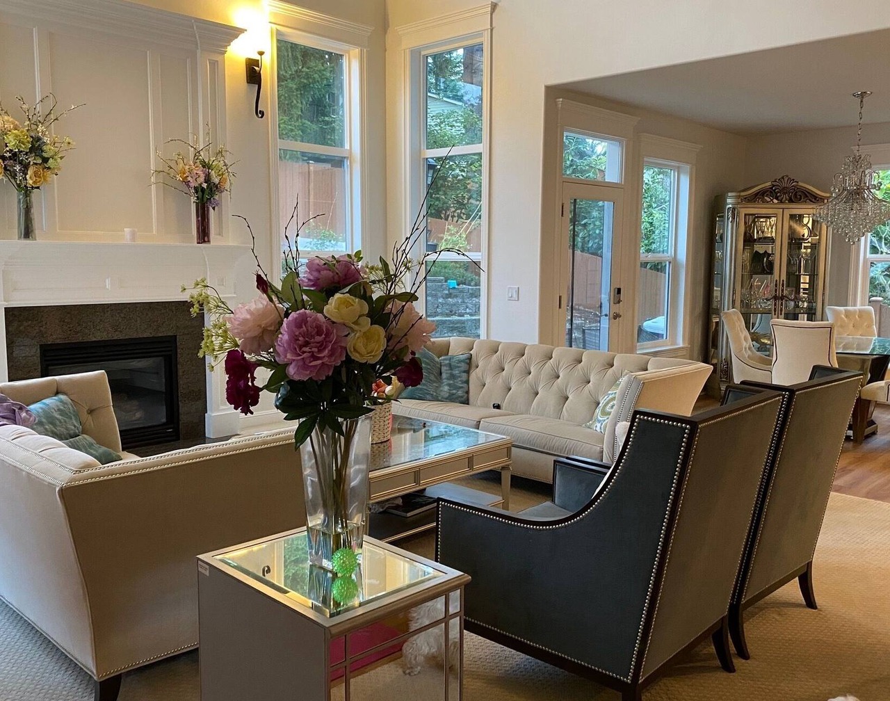 Luxurious spacious centrally located Bellevue home 1