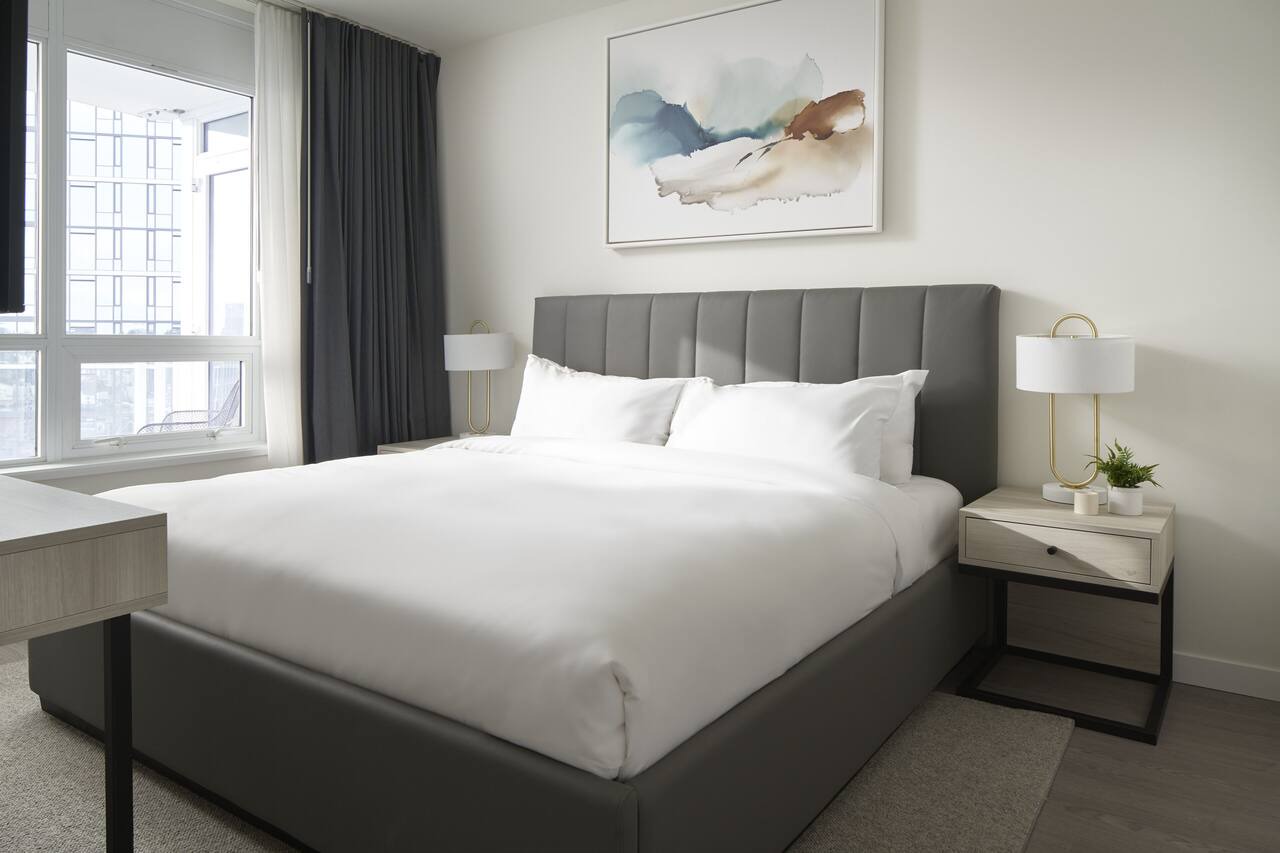 Luxury 1-BR Suite in Seattle: Pools, Fitness, Balcony & Full Amenities! 1