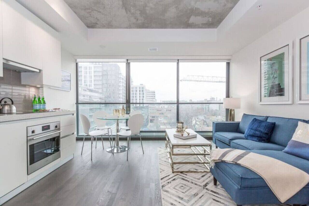 Luxury 1BR in the Heart of King West 1