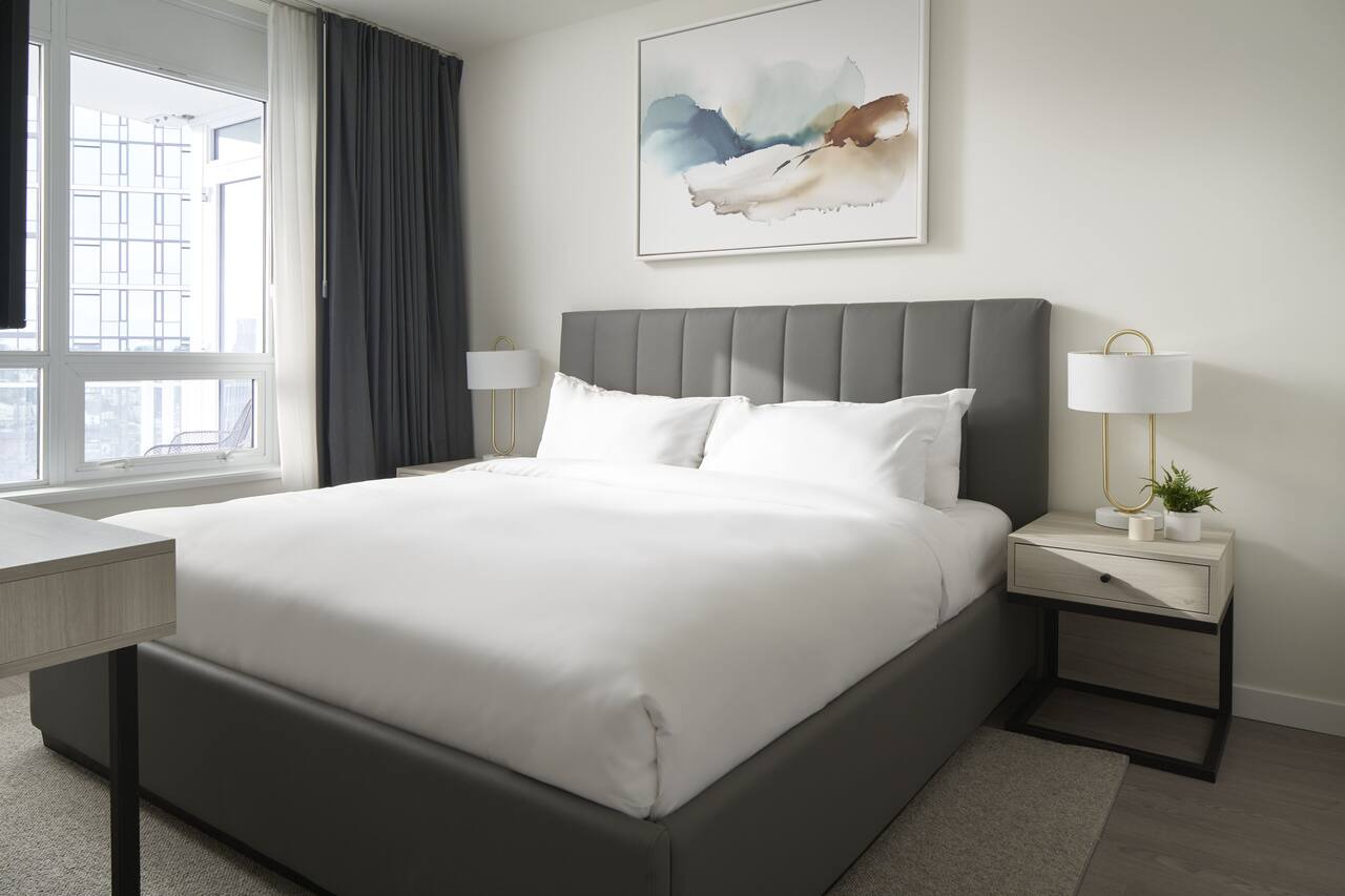 Luxury 2-BR Suite in South Lake Union: Pools, Gym, Kitchen, & Balcony 1