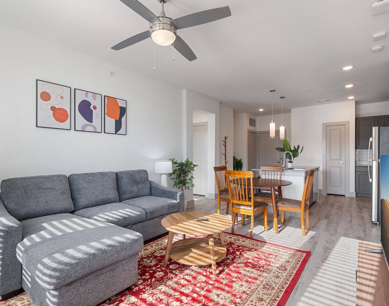Luxury 2BD/2BA Next to Airport 3689 1