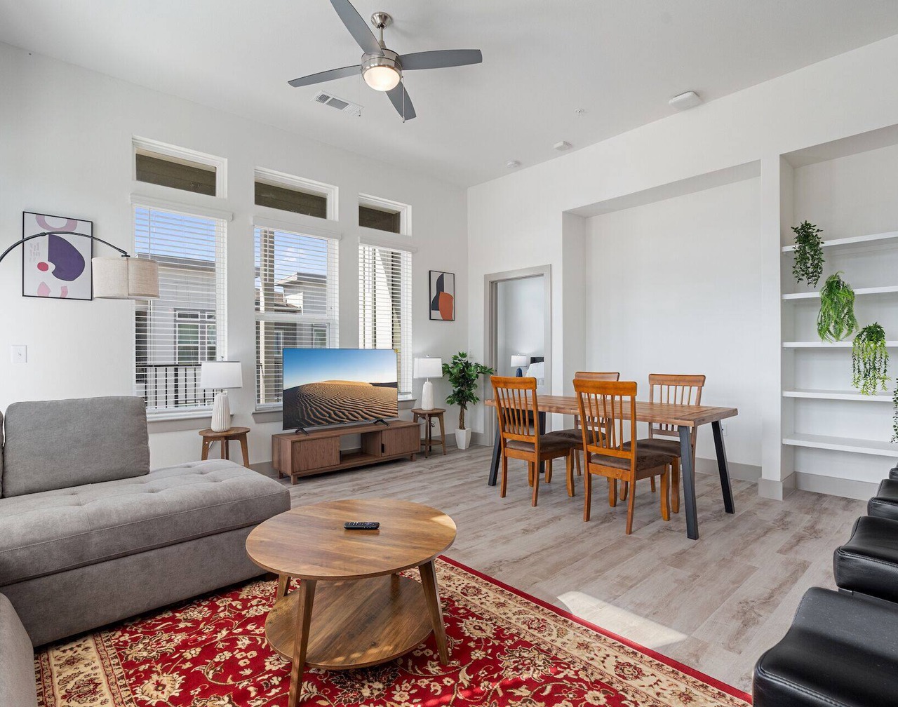 Luxury 2BD/2BA Next to Airport 0838 1