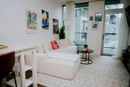 Luxury 2BR Apartment with Pool, Balcony & Parking 1