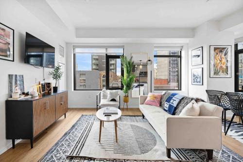 Luxury 2BR Apt in Boston Pool Gym 1