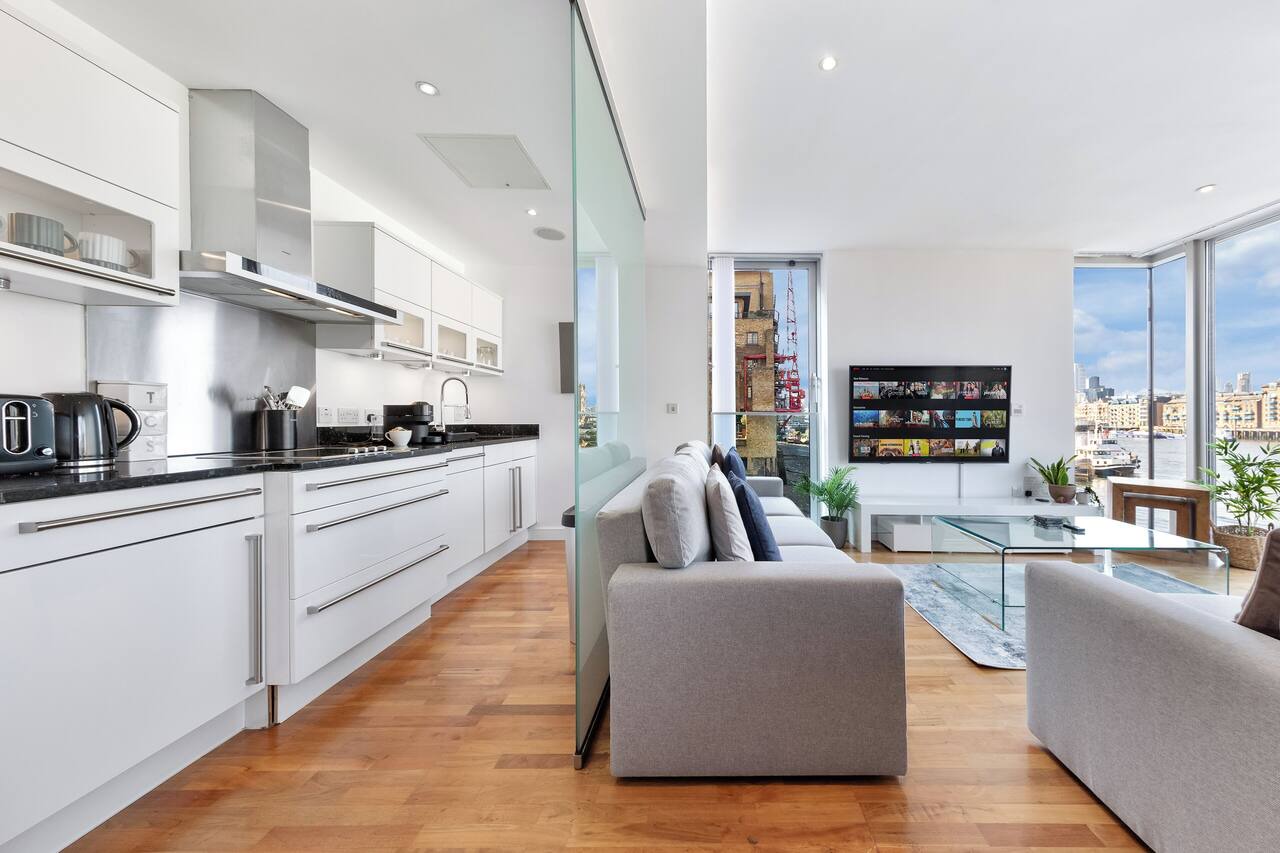 Luxury 2BR with Thames Riverside Views 1