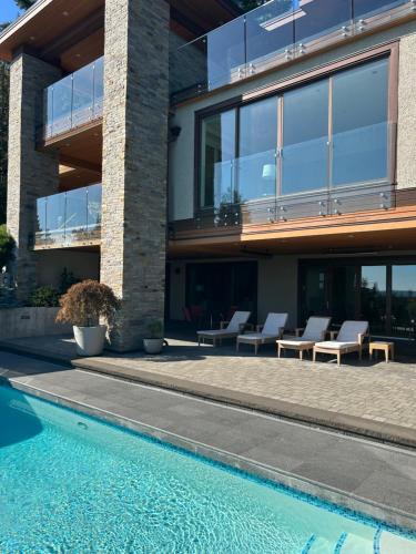 Luxury accomodation in West Vancouver 1