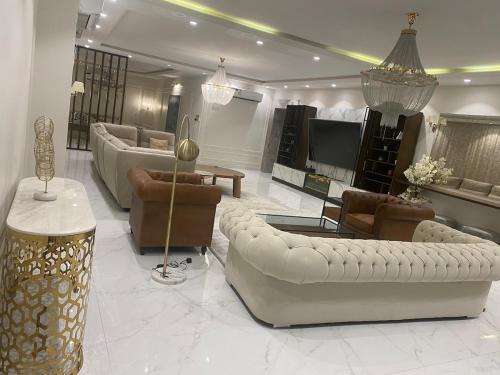 Luxury apartment for rent شقة فاخرة للإيجار 1