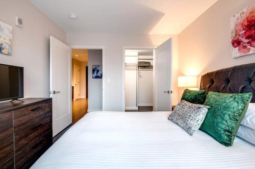 Luxury Apt in the Heart of Seaport 1