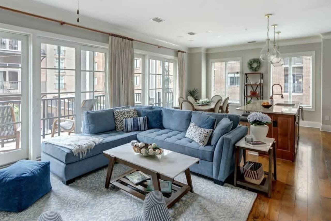 Luxury Bay Street Condo featuring Dual King Suites 1